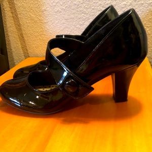 American Eagle heels